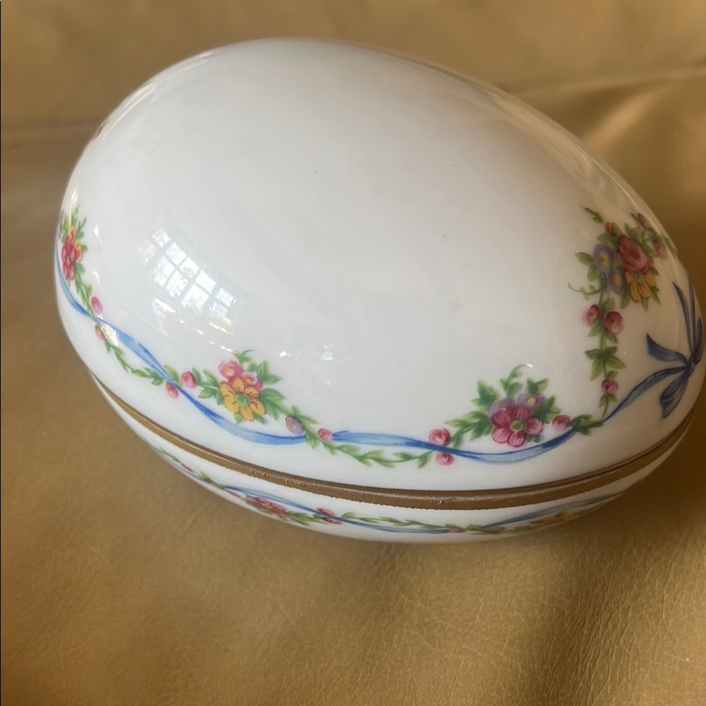 Chamart Limoges egg box with hand painted floral design.